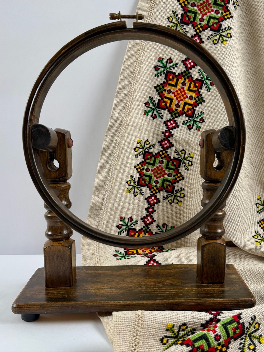 Vintage Wooden Embroidery Hoop Stand Tabletop Adjustable Needlework Holder 8.5 D